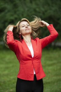 veste femme courte et cintrée pour petite ronde